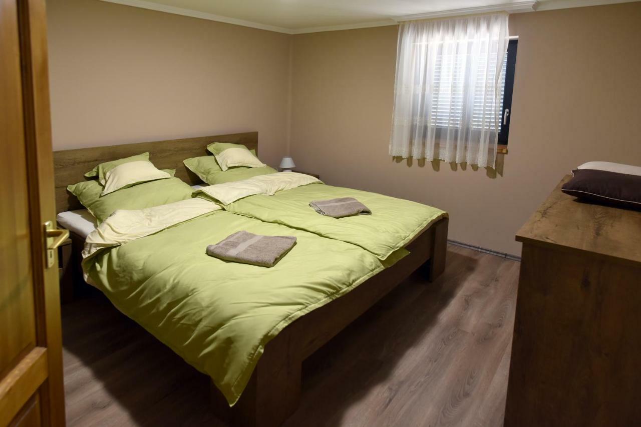 Siraly Apartman Hajdúnánás Buitenkant foto