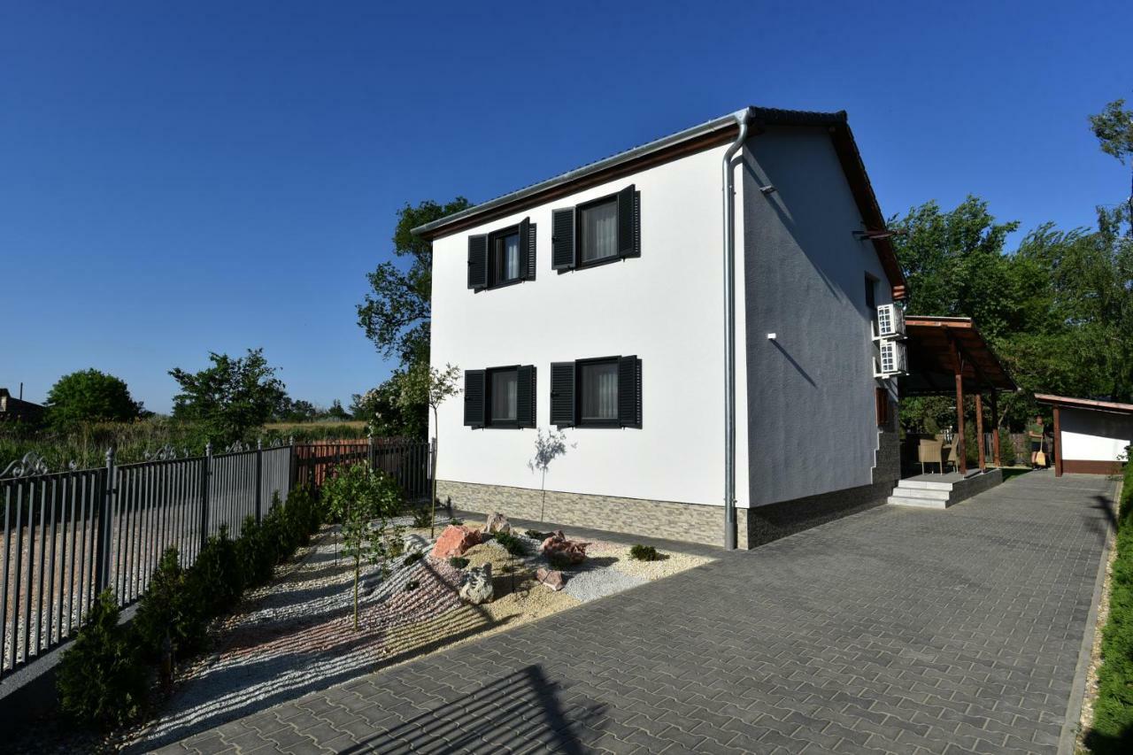 Siraly Apartman Hajdúnánás Buitenkant foto