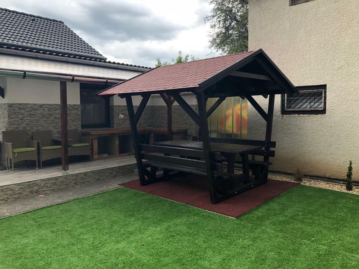 Siraly Apartman Hajdúnánás Buitenkant foto