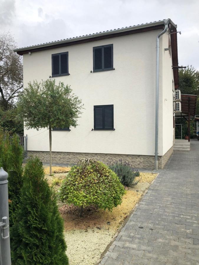 Siraly Apartman Hajdúnánás Buitenkant foto